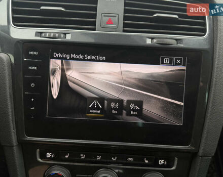 Белый Фольксваген e-Golf, объемом двигателя 0 л и пробегом 97 тыс. км за 11555 $, фото 22 на Automoto.ua