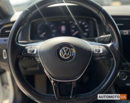Белый Фольксваген e-Golf, объемом двигателя 36 л и пробегом 118 тыс. км за 15500 $, фото 14 на Automoto.ua