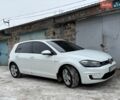 Белый Фольксваген e-Golf, объемом двигателя 0 л и пробегом 120 тыс. км за 13593 $, фото 14 на Automoto.ua