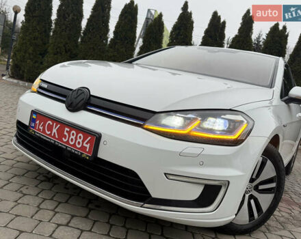 Белый Фольксваген e-Golf, объемом двигателя 0 л и пробегом 97 тыс. км за 11555 $, фото 1 на Automoto.ua