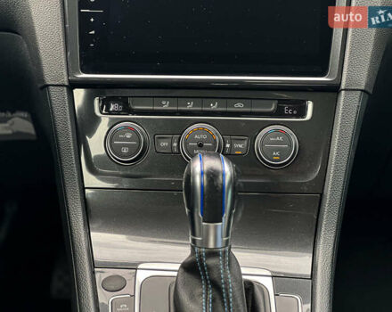 Белый Фольксваген e-Golf, объемом двигателя 0 л и пробегом 136 тыс. км за 11499 $, фото 27 на Automoto.ua
