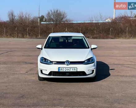 Белый Фольксваген e-Golf, объемом двигателя 0 л и пробегом 136 тыс. км за 11499 $, фото 2 на Automoto.ua