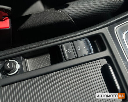 Белый Фольксваген e-Golf, объемом двигателя 36 л и пробегом 118 тыс. км за 15500 $, фото 20 на Automoto.ua