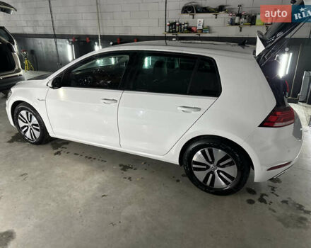 Белый Фольксваген e-Golf, объемом двигателя 0 л и пробегом 164 тыс. км за 12100 $, фото 4 на Automoto.ua
