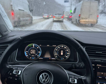 Белый Фольксваген e-Golf, объемом двигателя 0 л и пробегом 137 тыс. км за 13150 $, фото 3 на Automoto.ua