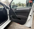 Белый Фольксваген e-Golf, объемом двигателя 0 л и пробегом 137 тыс. км за 12500 $, фото 43 на Automoto.ua