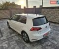 Белый Фольксваген e-Golf, объемом двигателя 0 л и пробегом 65 тыс. км за 14000 $, фото 4 на Automoto.ua