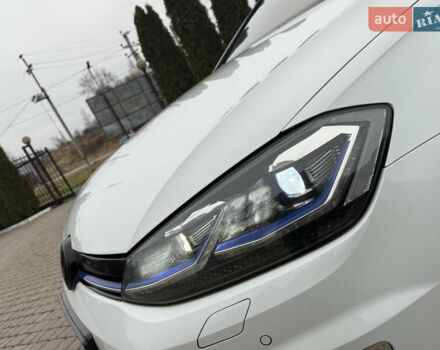 Белый Фольксваген e-Golf, объемом двигателя 0 л и пробегом 97 тыс. км за 11555 $, фото 8 на Automoto.ua
