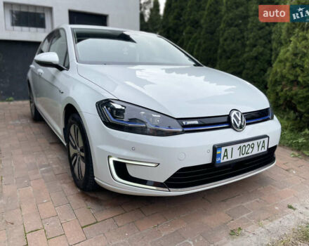 Белый Фольксваген e-Golf, объемом двигателя 0 л и пробегом 112 тыс. км за 13500 $, фото 15 на Automoto.ua