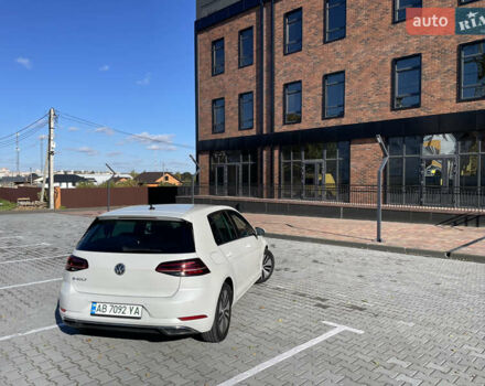 Белый Фольксваген e-Golf, объемом двигателя 0 л и пробегом 89 тыс. км за 14700 $, фото 14 на Automoto.ua