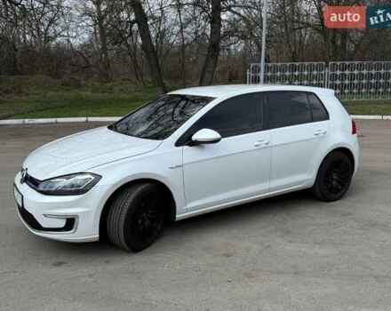 Белый Фольксваген e-Golf, объемом двигателя 0 л и пробегом 88 тыс. км за 12700 $, фото 6 на Automoto.ua