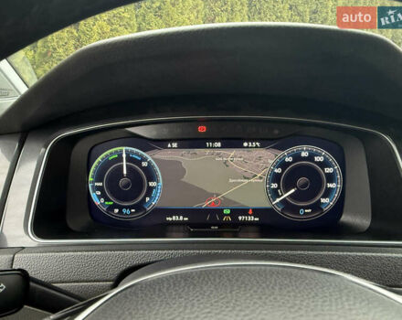 Белый Фольксваген e-Golf, объемом двигателя 0 л и пробегом 97 тыс. км за 11555 $, фото 37 на Automoto.ua