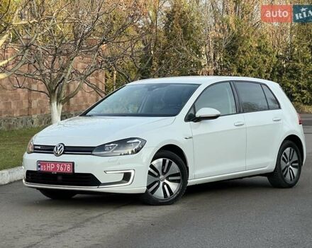 Белый Фольксваген e-Golf, объемом двигателя 0 л и пробегом 129 тыс. км за 11950 $, фото 9 на Automoto.ua