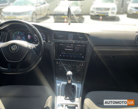 Белый Фольксваген e-Golf, объемом двигателя 36 л и пробегом 118 тыс. км за 15500 $, фото 21 на Automoto.ua