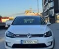 Белый Фольксваген e-Golf, объемом двигателя 0 л и пробегом 127 тыс. км за 12500 $, фото 1 на Automoto.ua