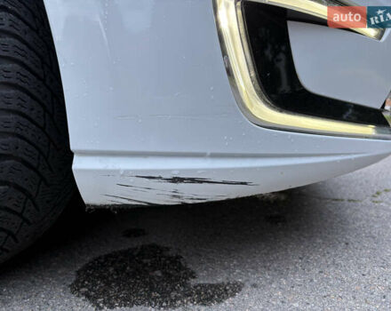 Белый Фольксваген e-Golf, объемом двигателя 0 л и пробегом 128 тыс. км за 13100 $, фото 8 на Automoto.ua