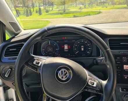 Белый Фольксваген e-Golf, объемом двигателя 0 л и пробегом 136 тыс. км за 19500 $, фото 20 на Automoto.ua