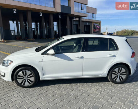 Белый Фольксваген e-Golf, объемом двигателя 0 л и пробегом 55 тыс. км за 12399 $, фото 10 на Automoto.ua
