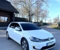 Белый Фольксваген e-Golf, объемом двигателя 0 л и пробегом 121 тыс. км за 11900 $, фото 1 на Automoto.ua