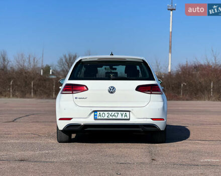 Белый Фольксваген e-Golf, объемом двигателя 0 л и пробегом 136 тыс. км за 11499 $, фото 15 на Automoto.ua