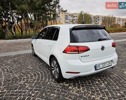Белый Фольксваген e-Golf, объемом двигателя 0 л и пробегом 101 тыс. км за 12499 $, фото 6 на Automoto.ua