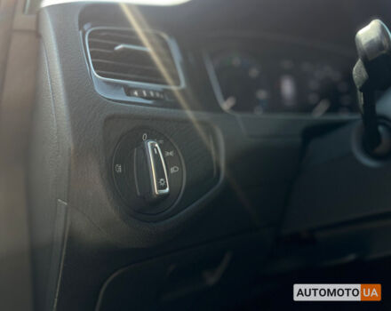 Белый Фольксваген e-Golf, объемом двигателя 36 л и пробегом 118 тыс. км за 15500 $, фото 12 на Automoto.ua