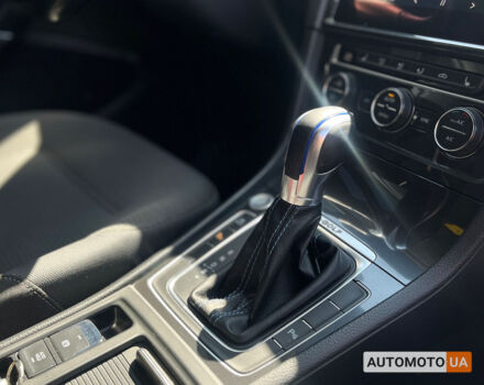 Белый Фольксваген e-Golf, объемом двигателя 36 л и пробегом 118 тыс. км за 15500 $, фото 19 на Automoto.ua