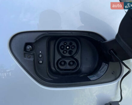 Белый Фольксваген e-Golf, объемом двигателя 0 л и пробегом 90 тыс. км за 14699 $, фото 28 на Automoto.ua