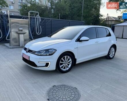 Белый Фольксваген e-Golf, объемом двигателя 0 л и пробегом 120 тыс. км за 13593 $, фото 4 на Automoto.ua
