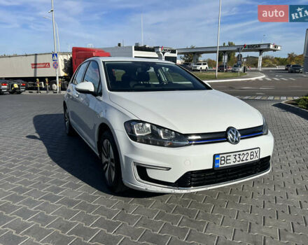 Белый Фольксваген e-Golf, объемом двигателя 0 л и пробегом 55 тыс. км за 12399 $, фото 5 на Automoto.ua