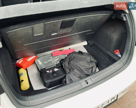 Белый Фольксваген e-Golf, объемом двигателя 0 л и пробегом 112 тыс. км за 13500 $, фото 7 на Automoto.ua