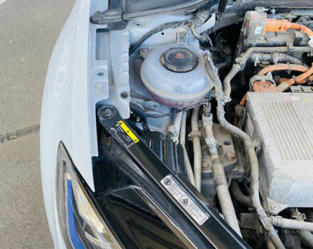 Белый Фольксваген e-Golf, объемом двигателя 0 л и пробегом 94 тыс. км за 15799 $, фото 38 на Automoto.ua
