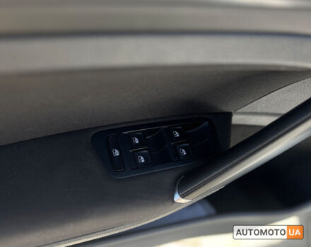 Белый Фольксваген e-Golf, объемом двигателя 36 л и пробегом 118 тыс. км за 15500 $, фото 9 на Automoto.ua