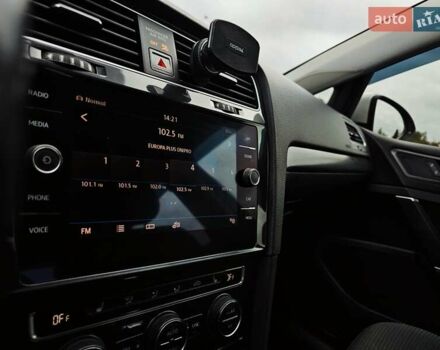 Белый Фольксваген e-Golf, объемом двигателя 0 л и пробегом 101 тыс. км за 12499 $, фото 13 на Automoto.ua