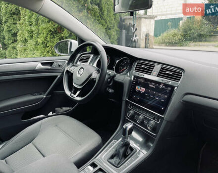 Белый Фольксваген e-Golf, объемом двигателя 0 л и пробегом 112 тыс. км за 13500 $, фото 12 на Automoto.ua