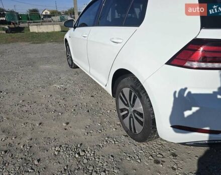 Белый Фольксваген e-Golf, объемом двигателя 0 л и пробегом 130 тыс. км за 11400 $, фото 17 на Automoto.ua