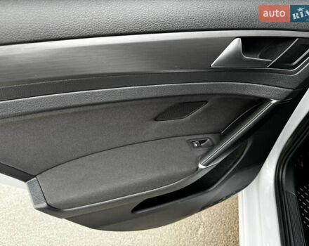 Белый Фольксваген e-Golf, объемом двигателя 0 л и пробегом 78 тыс. км за 14000 $, фото 29 на Automoto.ua