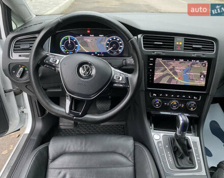 Білий Фольксваген e-Golf, об'ємом двигуна 0 л та пробігом 127 тис. км за 17000 $, фото 13 на Automoto.ua