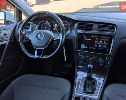 Белый Фольксваген e-Golf, объемом двигателя 0 л и пробегом 149 тыс. км за 11800 $, фото 20 на Automoto.ua