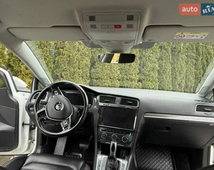 Белый Фольксваген e-Golf, объемом двигателя 0 л и пробегом 97 тыс. км за 11555 $, фото 36 на Automoto.ua