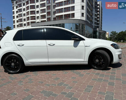 Белый Фольксваген e-Golf, объемом двигателя 0 л и пробегом 20 тыс. км за 15500 $, фото 8 на Automoto.ua