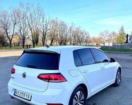 Белый Фольксваген e-Golf, объемом двигателя 0 л и пробегом 121 тыс. км за 11900 $, фото 4 на Automoto.ua