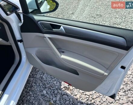 Білий Фольксваген e-Golf, об'ємом двигуна 0 л та пробігом 135 тис. км за 14690 $, фото 24 на Automoto.ua
