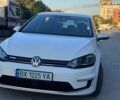 Белый Фольксваген e-Golf, объемом двигателя 0 л и пробегом 127 тыс. км за 11700 $, фото 1 на Automoto.ua
