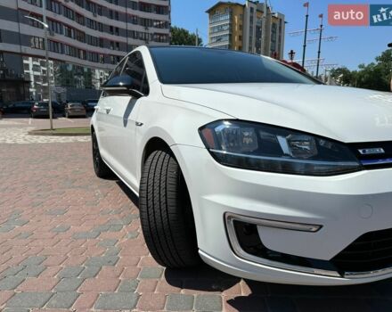 Белый Фольксваген e-Golf, объемом двигателя 0 л и пробегом 50 тыс. км за 11500 $, фото 25 на Automoto.ua