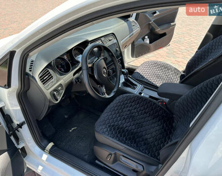 Белый Фольксваген e-Golf, объемом двигателя 0 л и пробегом 20 тыс. км за 15500 $, фото 12 на Automoto.ua