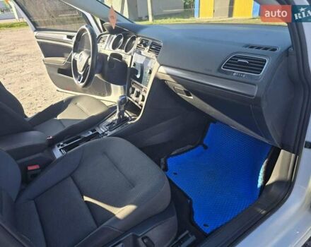 Белый Фольксваген e-Golf, объемом двигателя 0 л и пробегом 130 тыс. км за 11400 $, фото 13 на Automoto.ua