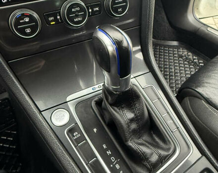 Белый Фольксваген e-Golf, объемом двигателя 0 л и пробегом 97 тыс. км за 11555 $, фото 43 на Automoto.ua