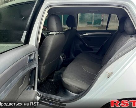 Белый Фольксваген e-Golf, объемом двигателя 0 л и пробегом 142 тыс. км за 12800 $, фото 11 на Automoto.ua