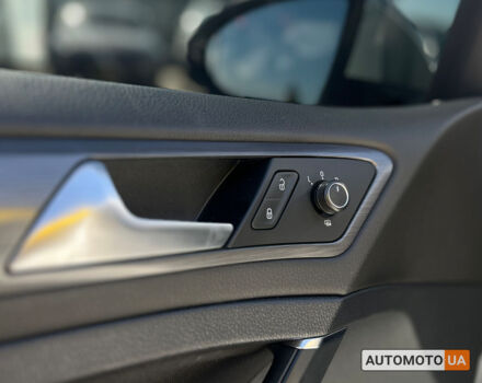 Белый Фольксваген e-Golf, объемом двигателя 36 л и пробегом 118 тыс. км за 15500 $, фото 10 на Automoto.ua